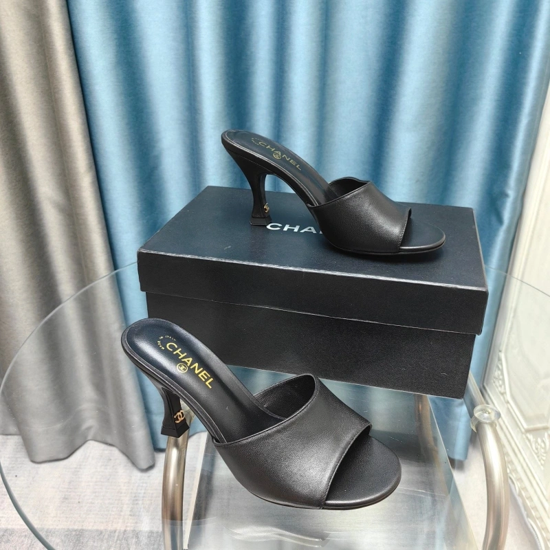 WellDesigned Chxnxl Slippers 130520