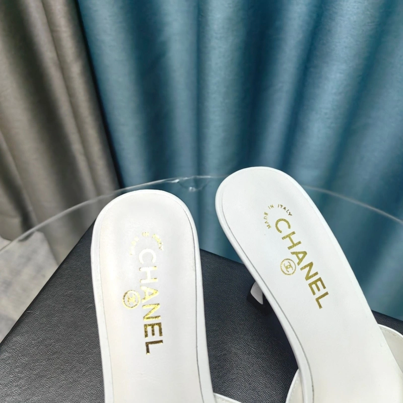 Sleek Chxnxl Slippers 130510