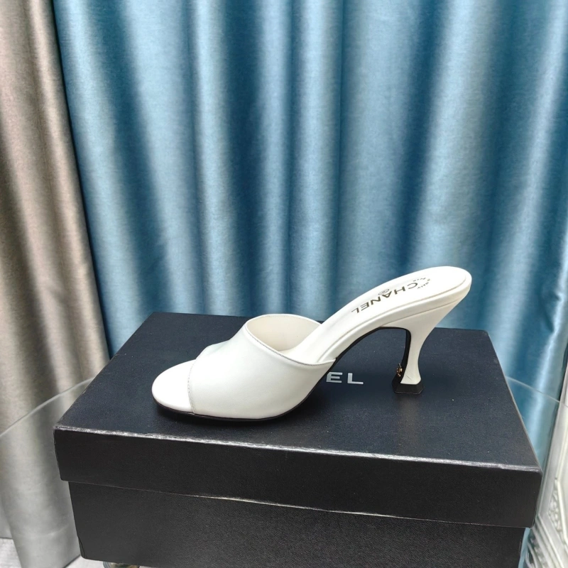 Sleek Chxnxl Slippers 130510