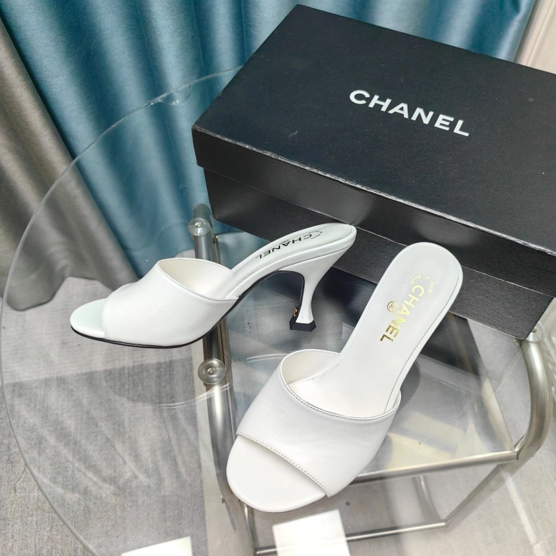 Sleek Chxnxl Slippers 130510