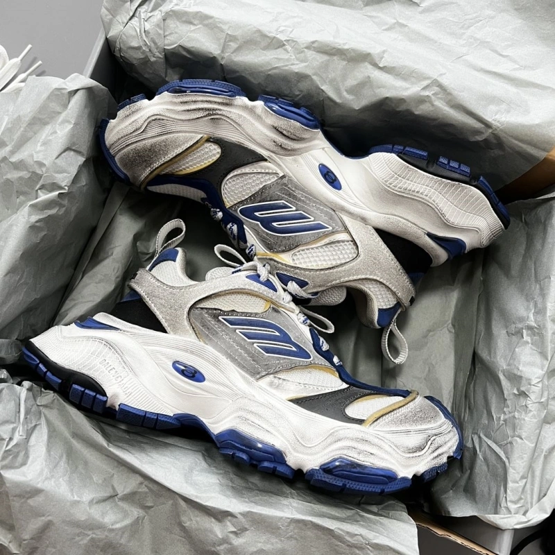 Versatile Bxlxnciaga Sneakers 110282
