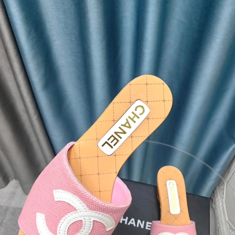 Minimalist Chxnxl Slippers 130504