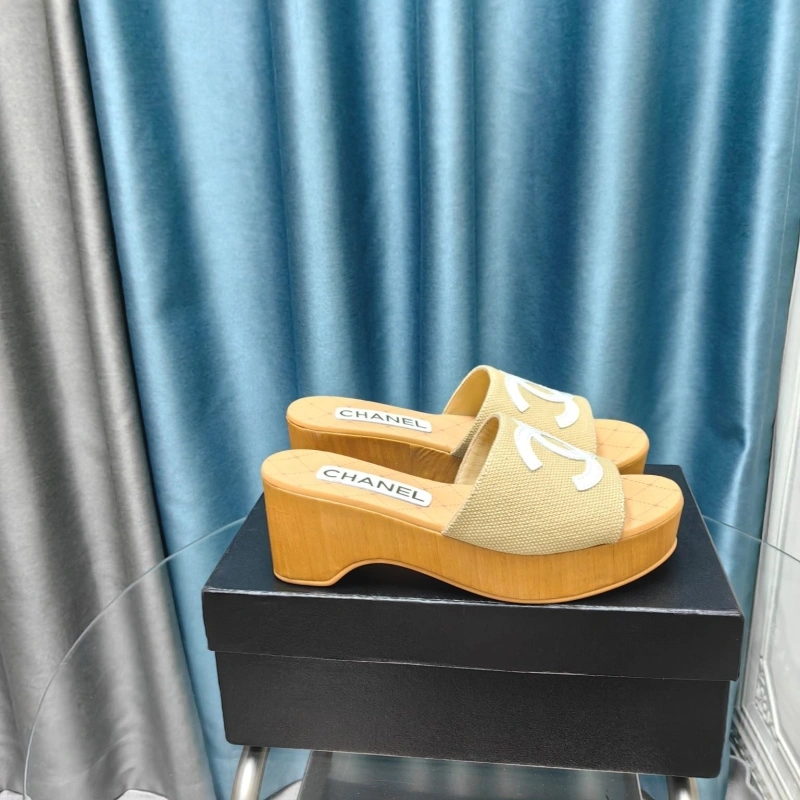 Trendsetting Chxnxl Slippers 130498