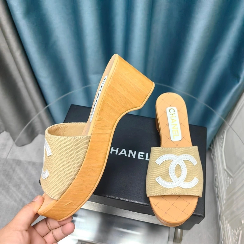 Trendsetting Chxnxl Slippers 130498