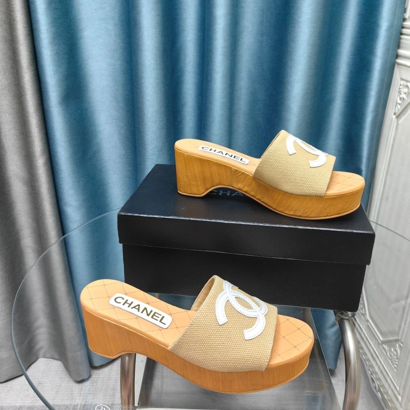 Trendsetting Chxnxl Slippers 130498
