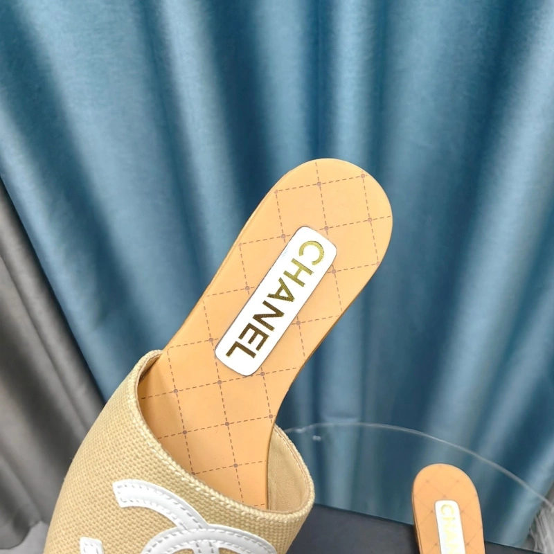 Trendsetting Chxnxl Slippers 130498