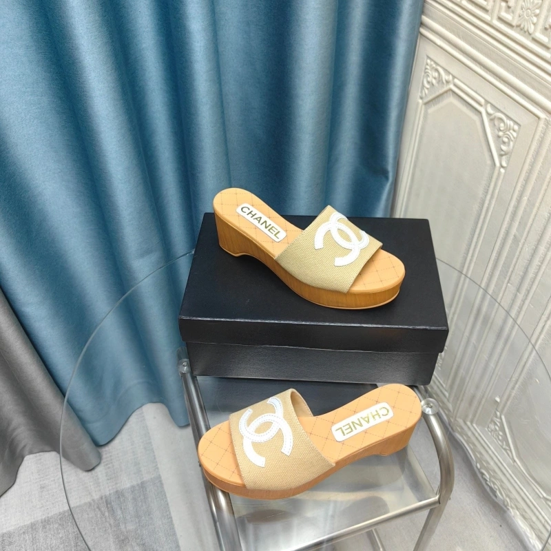 Trendsetting Chxnxl Slippers 130498