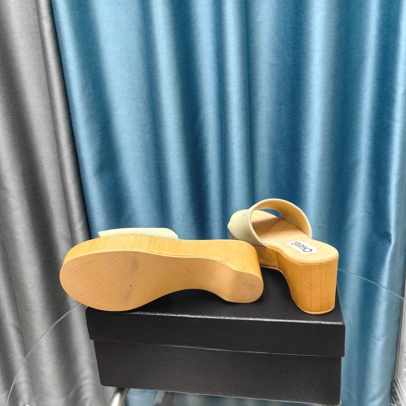 Trendsetting Chxnxl Slippers 130498
