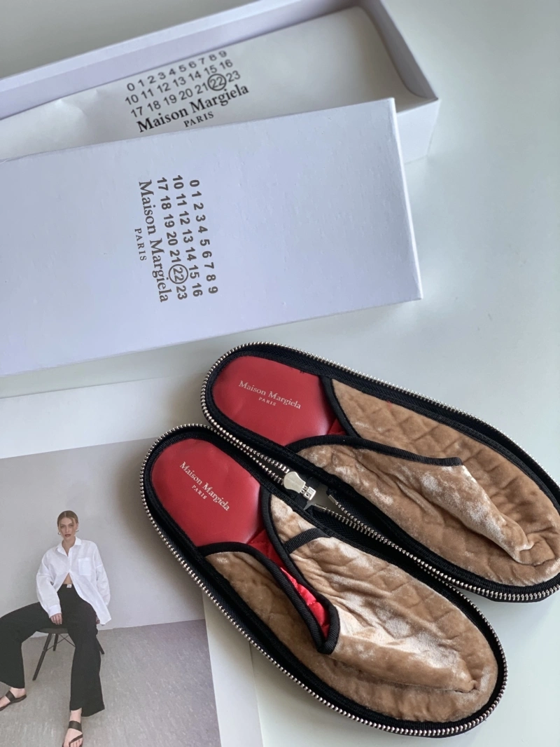 Othxr Slippers EyeCatching 216327