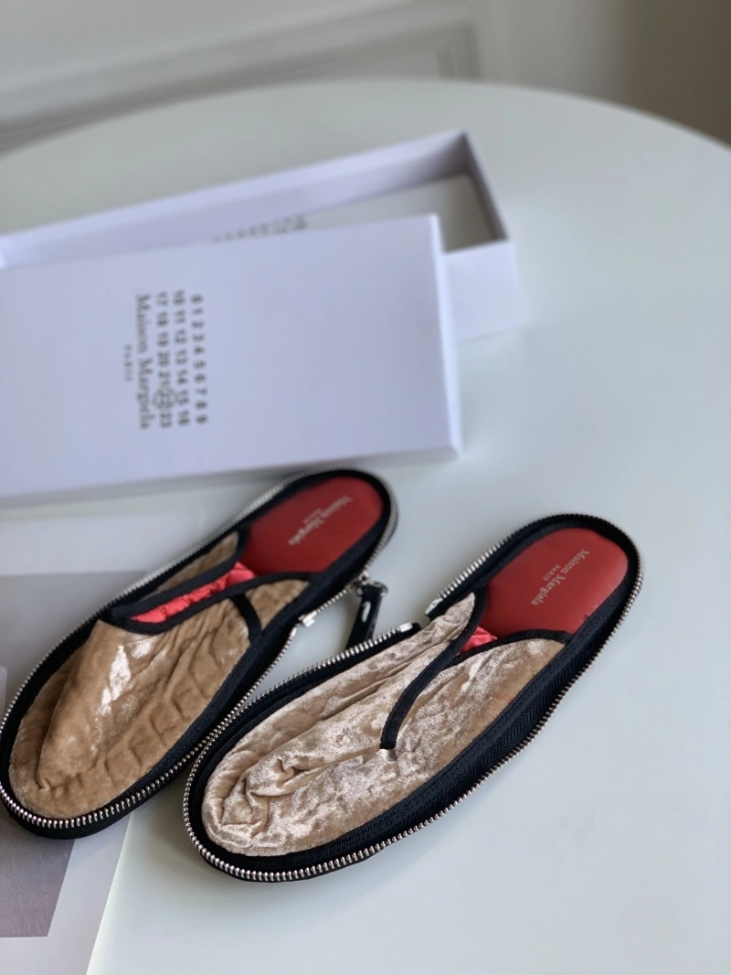 Othxr Slippers EyeCatching 216327