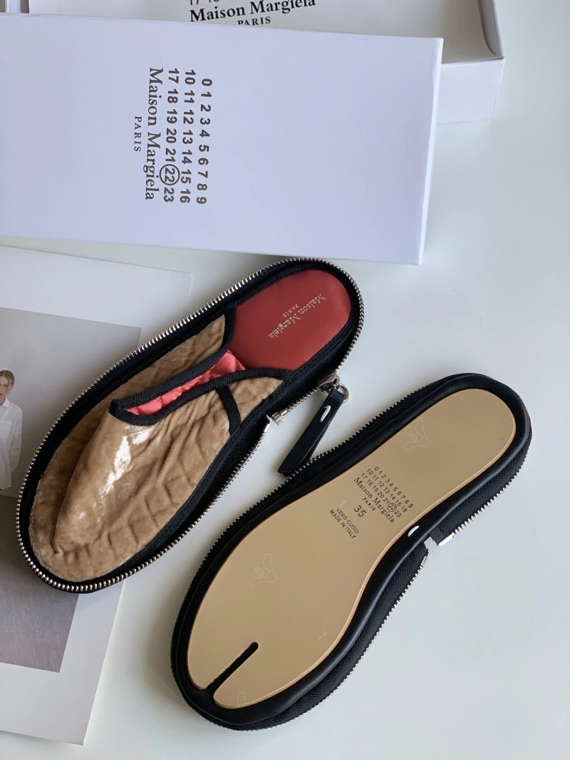 Othxr Slippers EyeCatching 216327