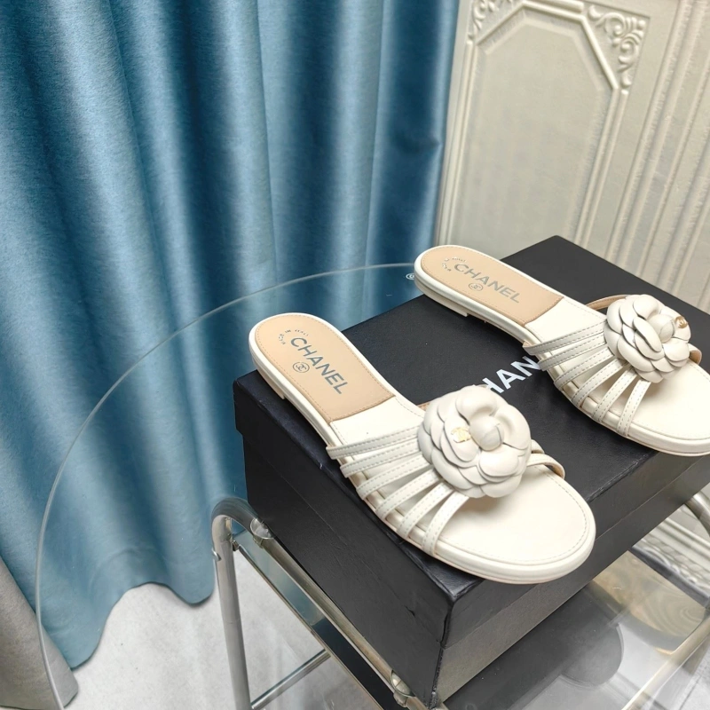 Trendsetting Chxnxl Slippers 130491