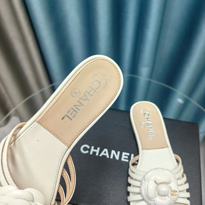 Trendsetting Chxnxl Slippers 130491