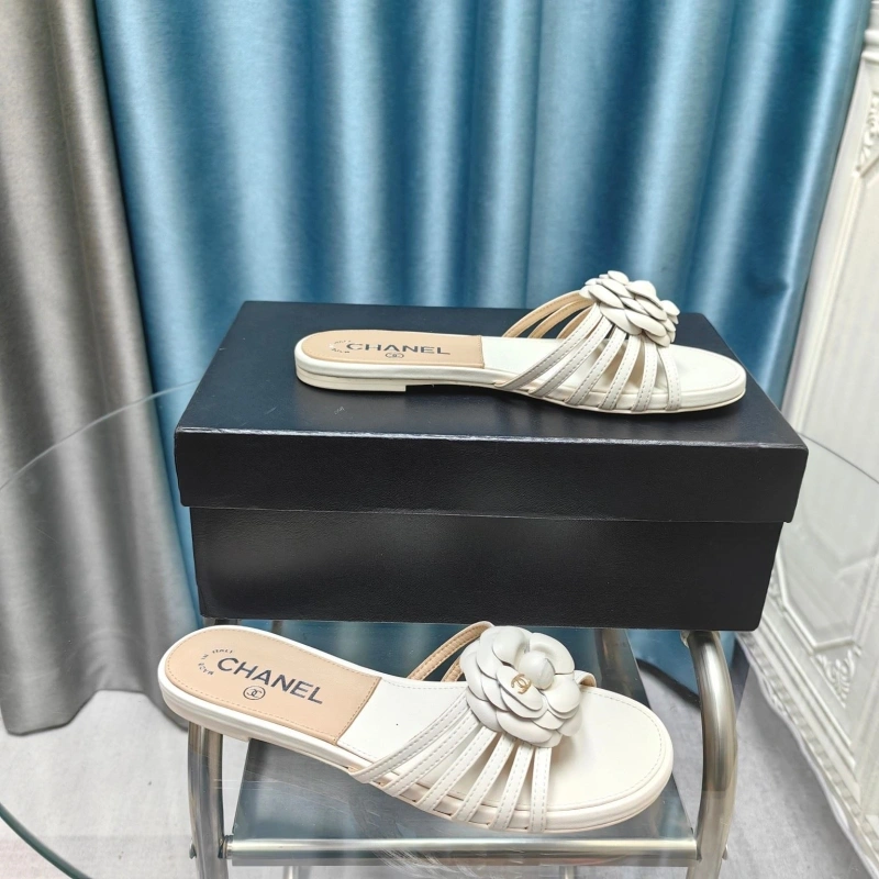 Trendsetting Chxnxl Slippers 130491