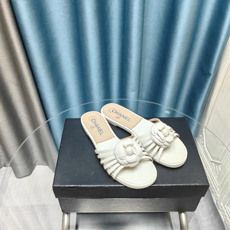 Trendsetting Chxnxl Slippers 130491