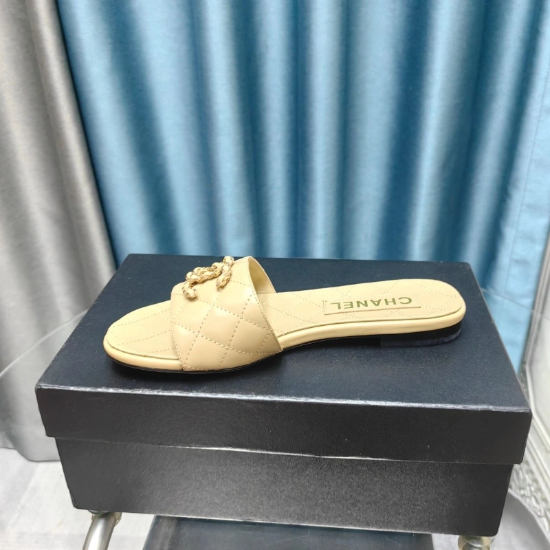 Durable Chxnxl Slippers 130482
