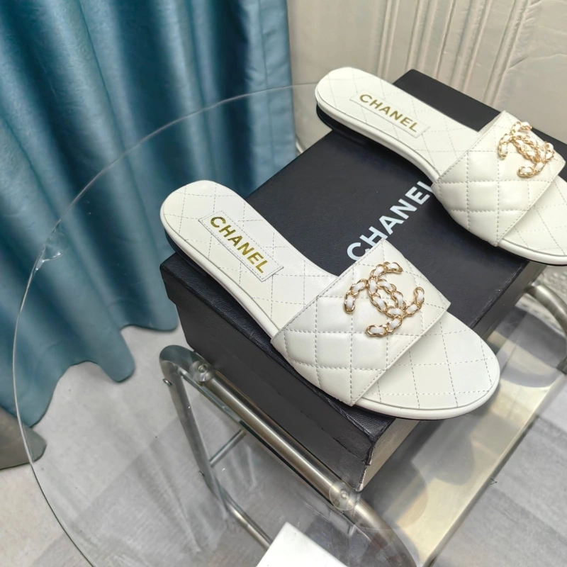 Sleek Chxnxl Slippers 130480