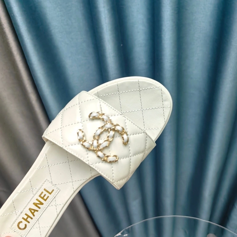 Sleek Chxnxl Slippers 130480