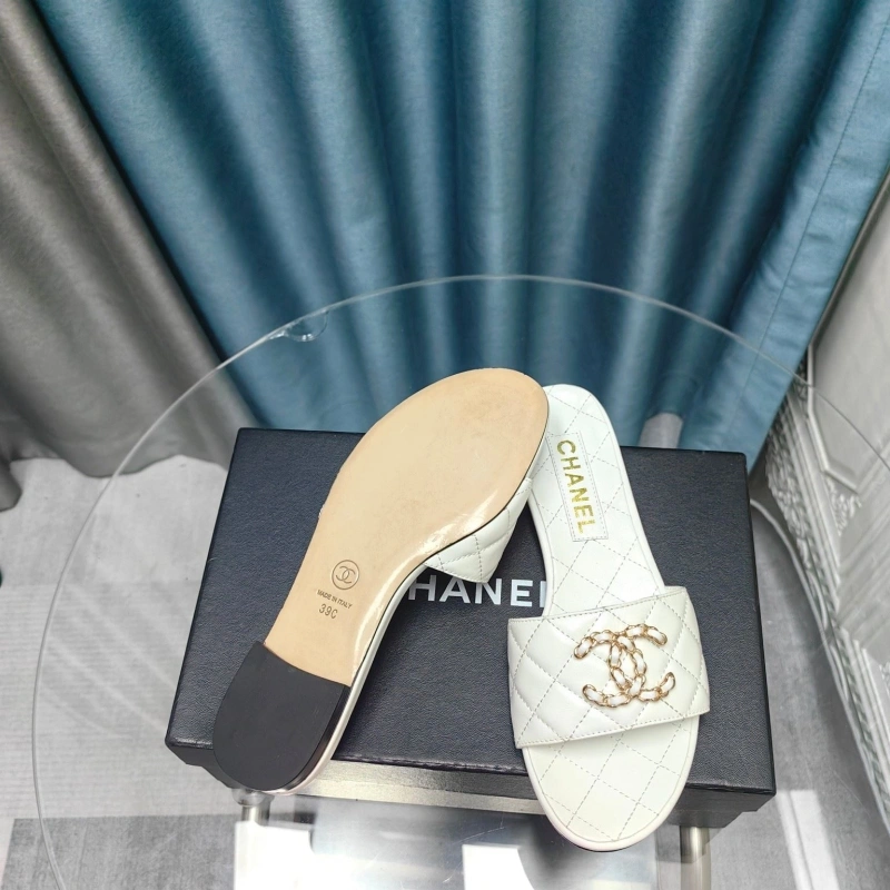 Sleek Chxnxl Slippers 130480