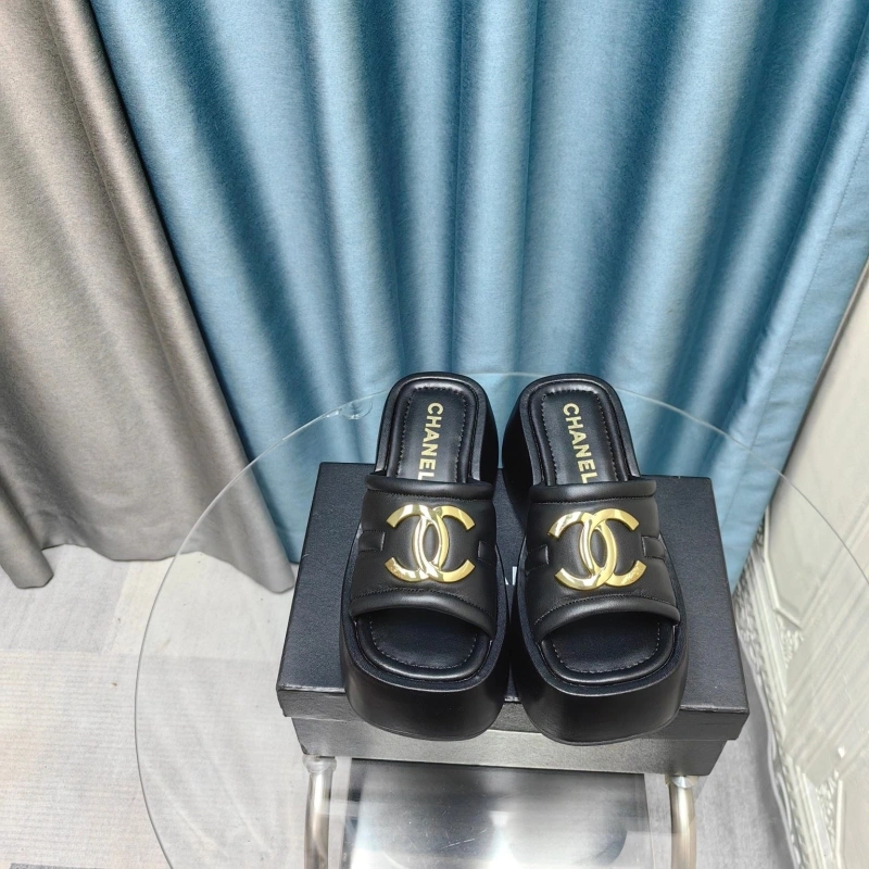 EyeCatching Chxnxl Slippers 130477
