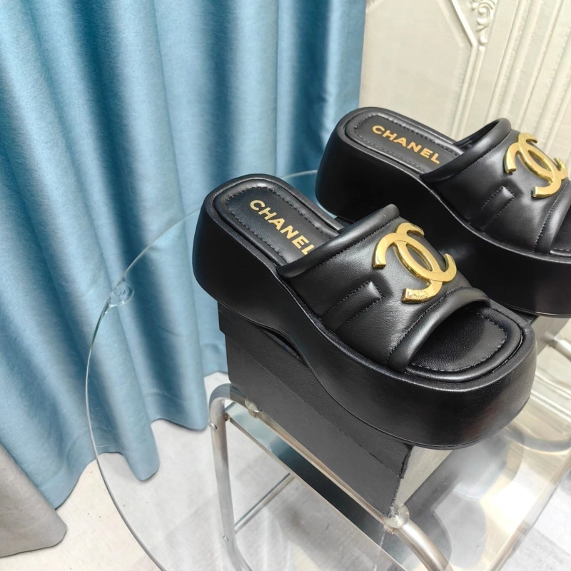 EyeCatching Chxnxl Slippers 130477