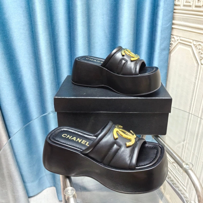 EyeCatching Chxnxl Slippers 130477