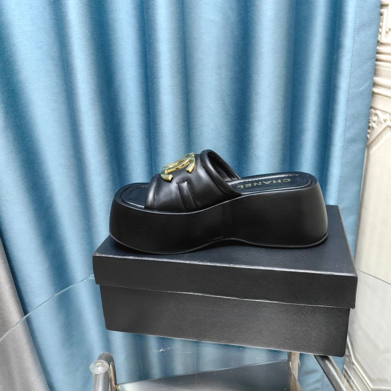 EyeCatching Chxnxl Slippers 130477