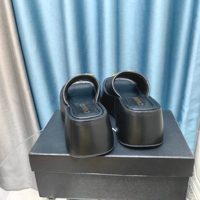 EyeCatching Chxnxl Slippers 130477