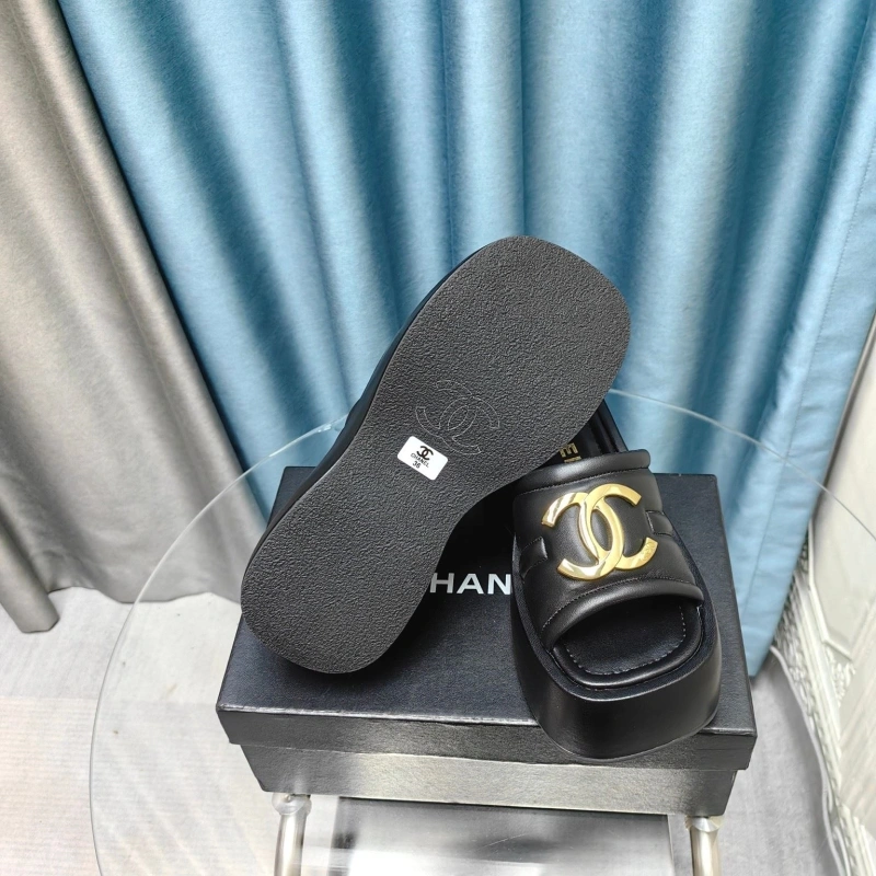EyeCatching Chxnxl Slippers 130477