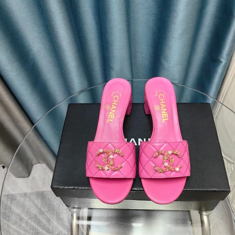 WellDesigned Chxnxl Slippers 130458