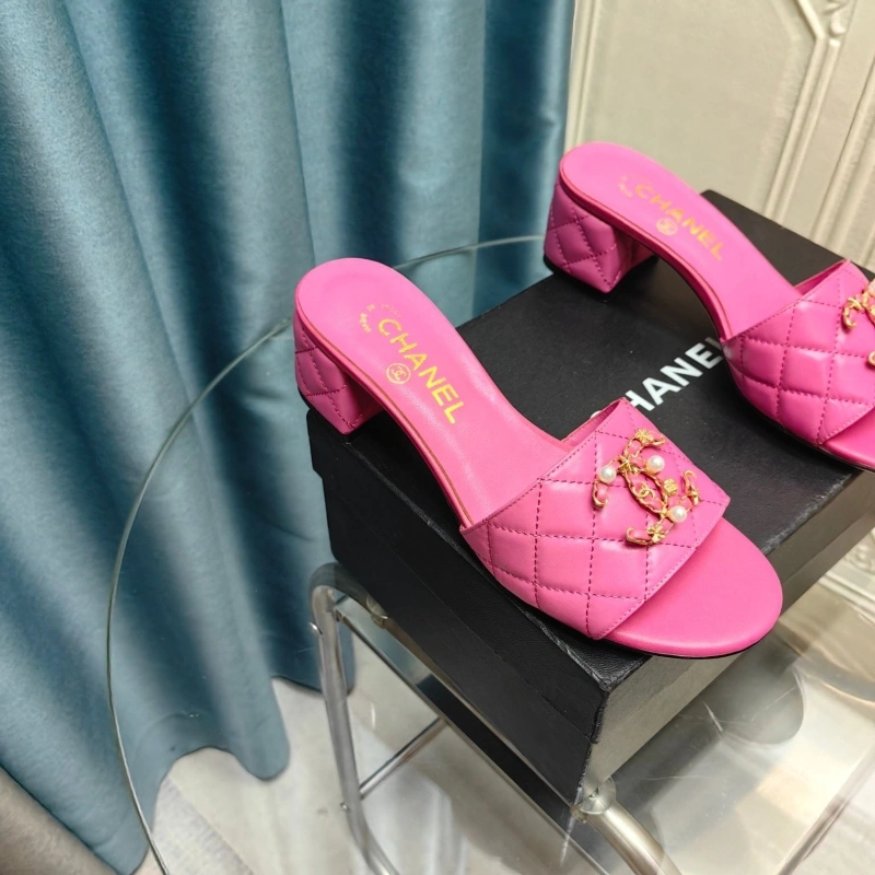 WellDesigned Chxnxl Slippers 130458