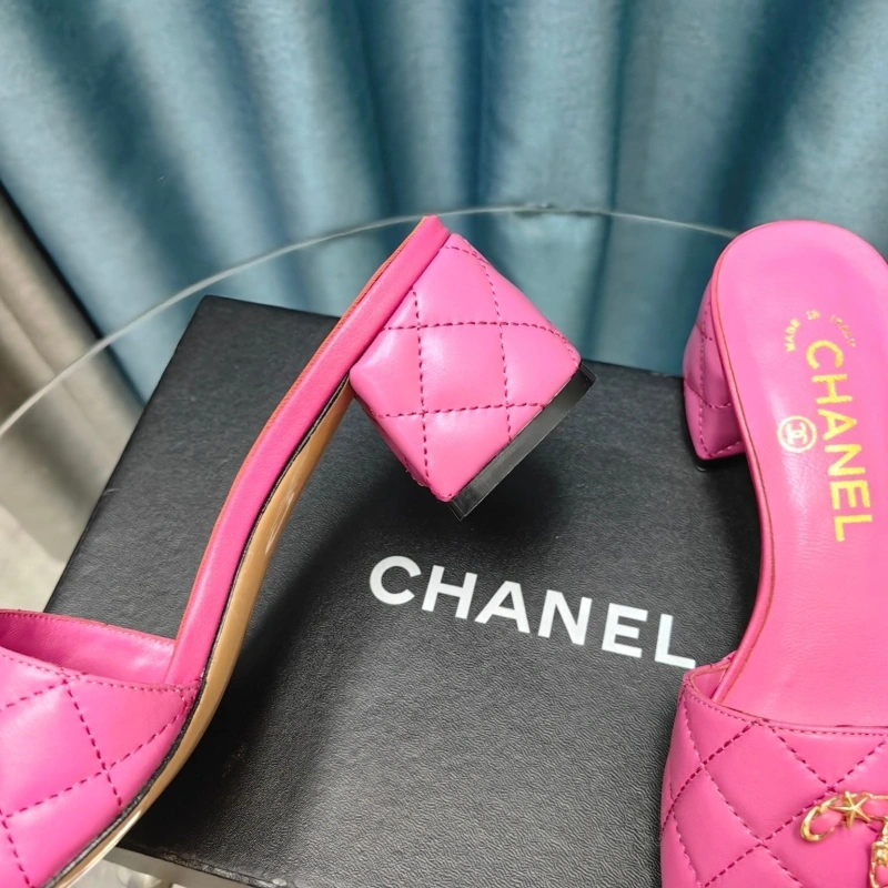 WellDesigned Chxnxl Slippers 130458