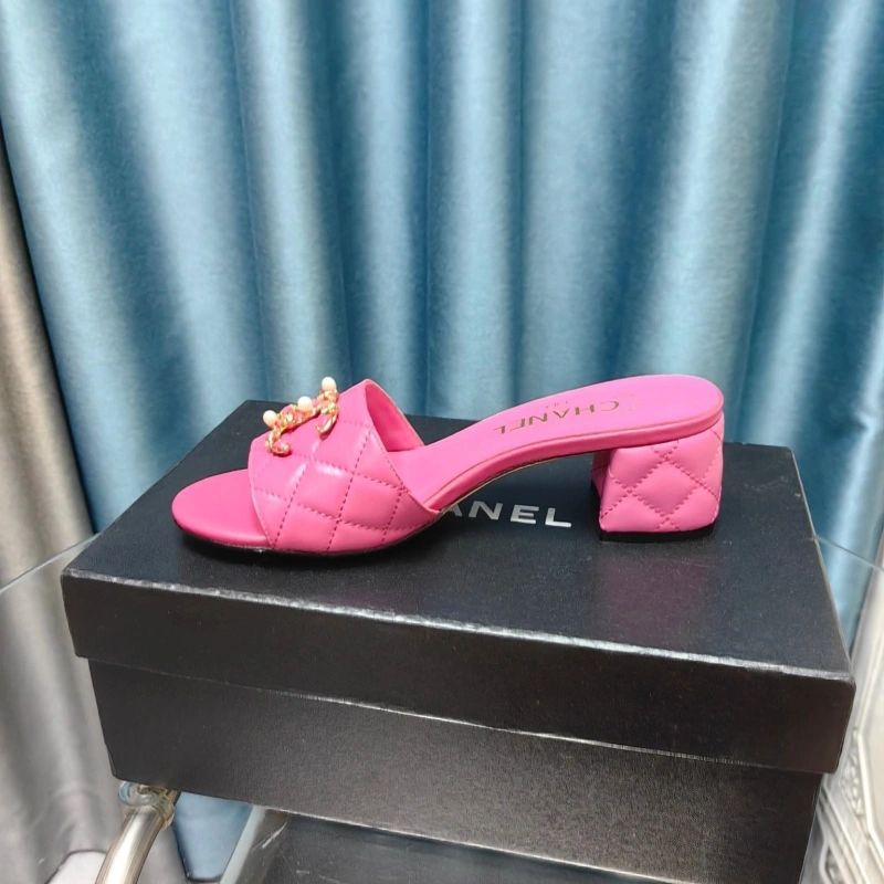 WellDesigned Chxnxl Slippers 130458
