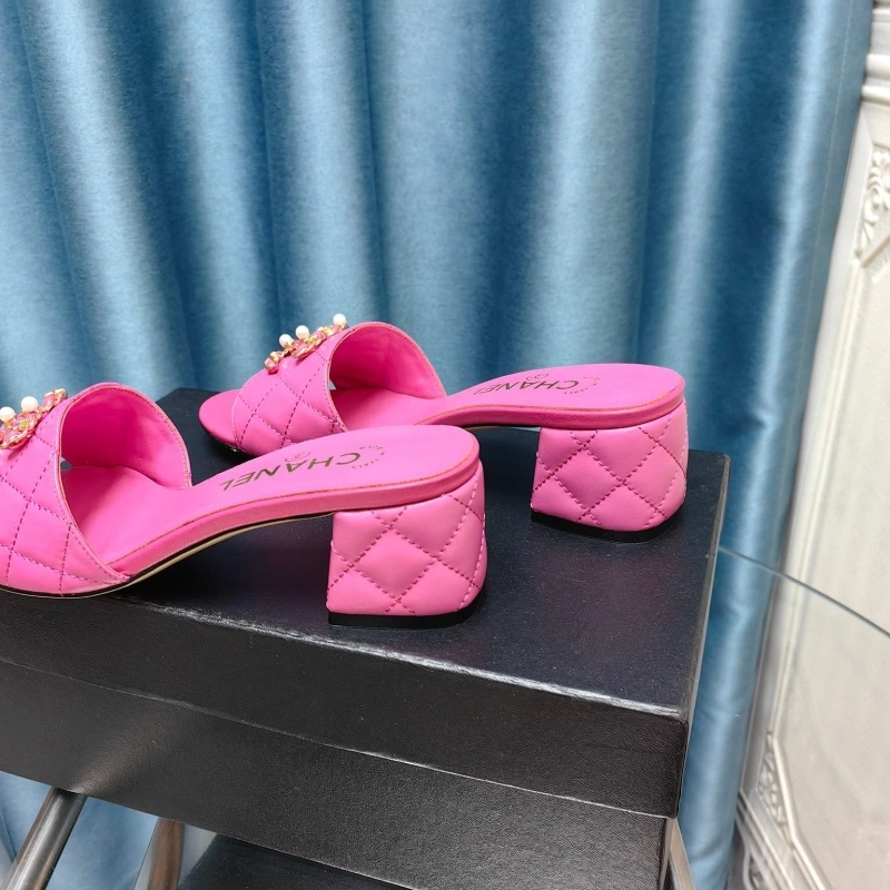 WellDesigned Chxnxl Slippers 130458