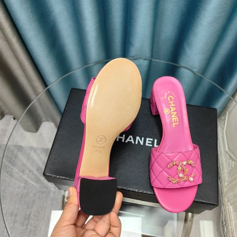 WellDesigned Chxnxl Slippers 130458