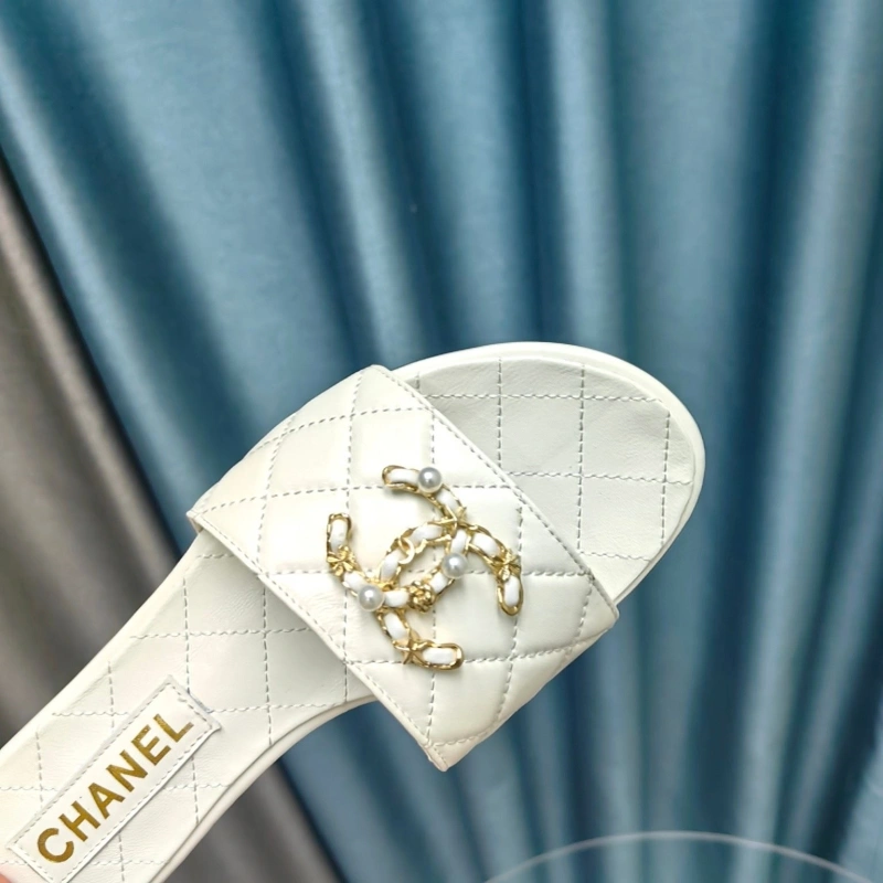 Flexible Chxnxl Slippers 130466