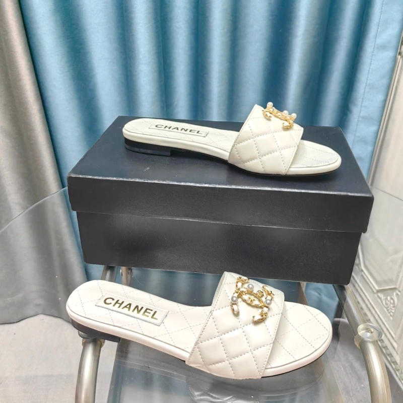 Flexible Chxnxl Slippers 130466