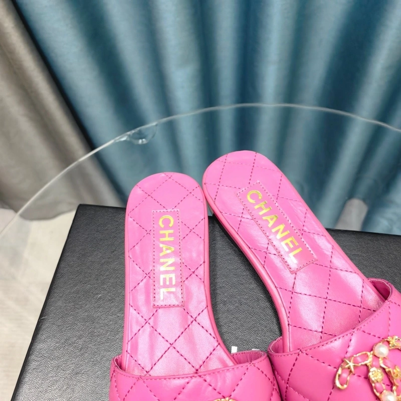 Bright Chxnxl Slippers 130460