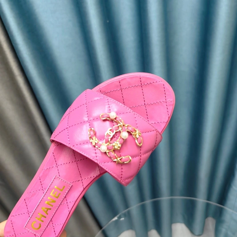 Bright Chxnxl Slippers 130460