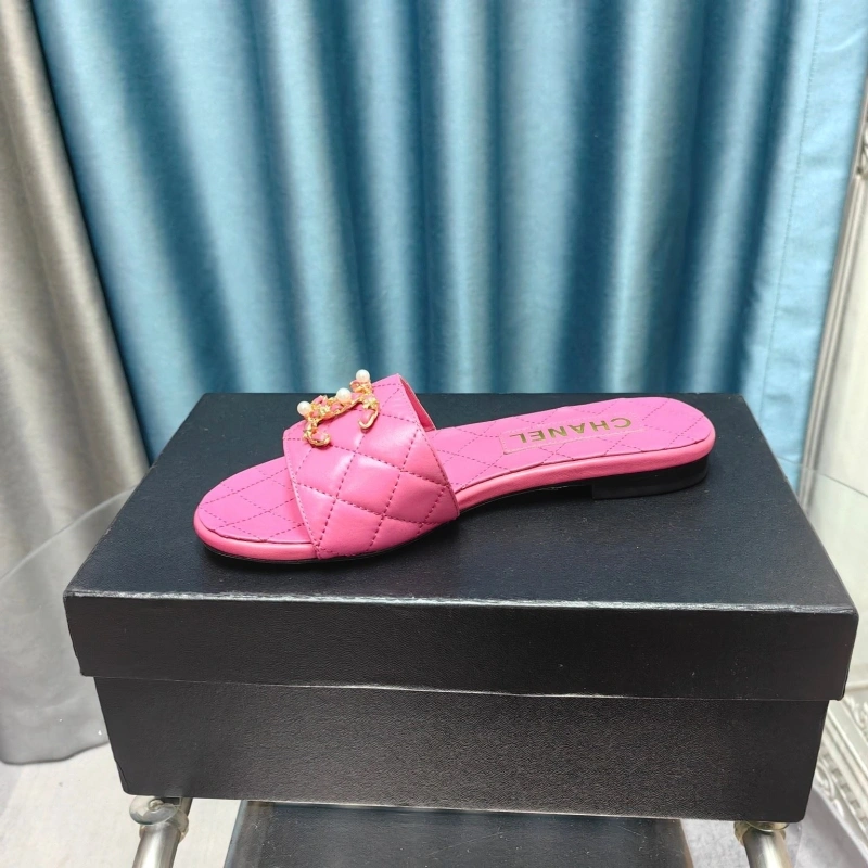 Bright Chxnxl Slippers 130460