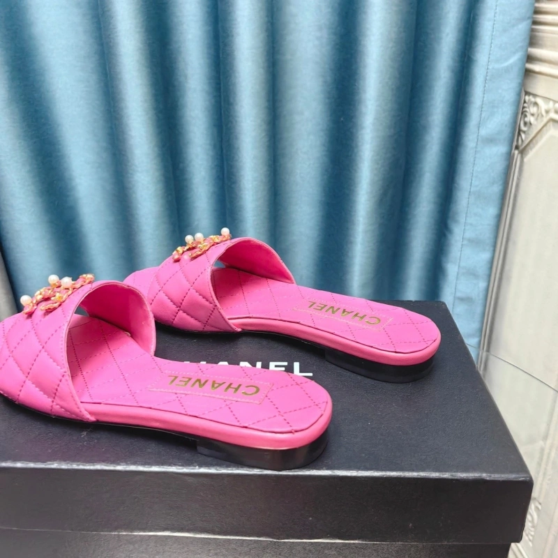 Bright Chxnxl Slippers 130460