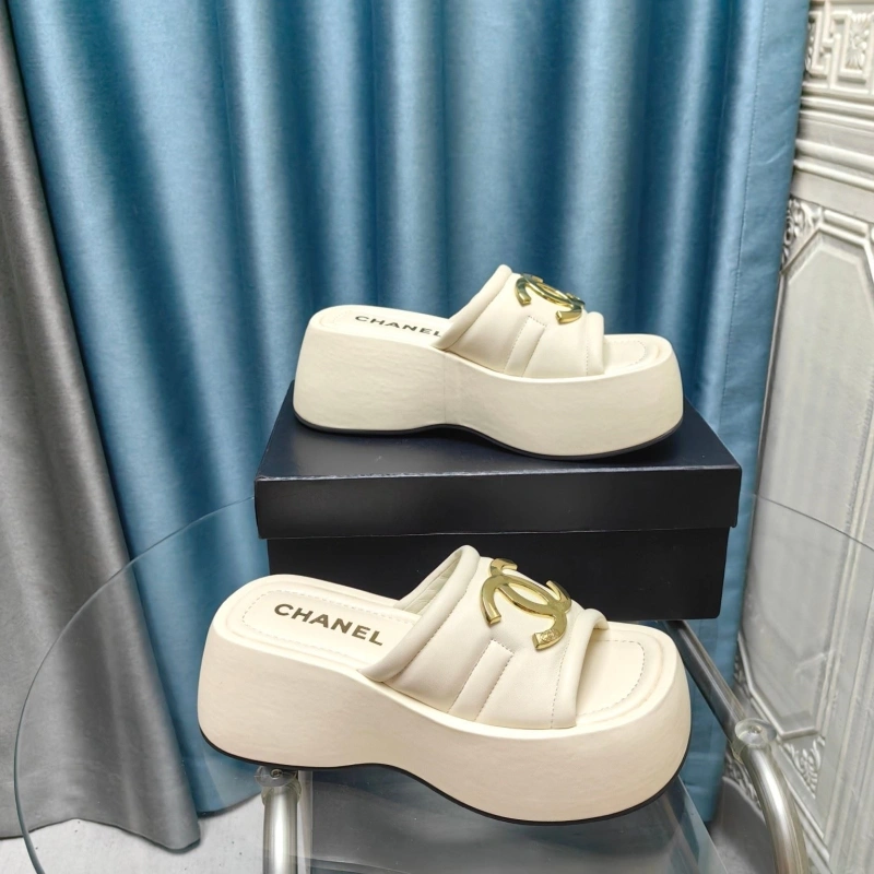 Lightweight Chxnxl Slippers 130456