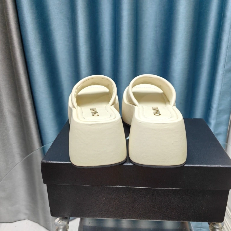 Lightweight Chxnxl Slippers 130456