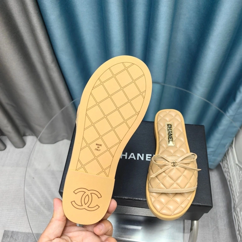 Vibrant Chxnxl Slippers 130452