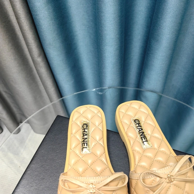 Vibrant Chxnxl Slippers 130452
