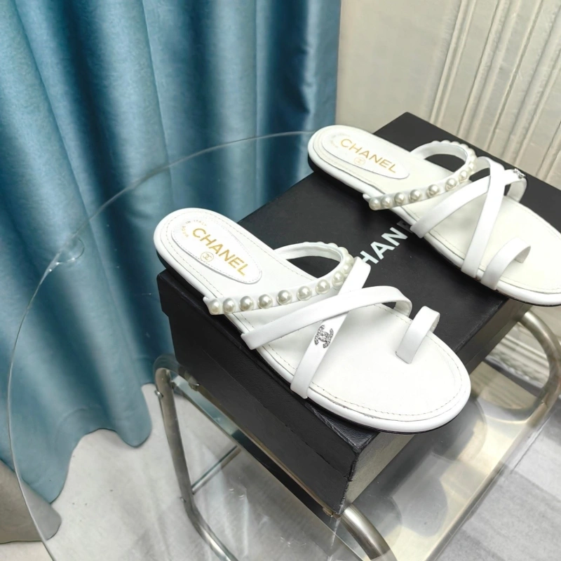 Durable Chxnxl Slippers 130445