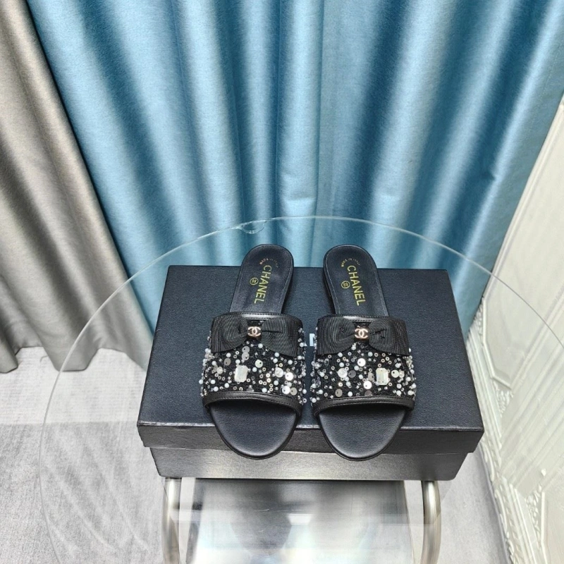 Timeless Chxnxl Slippers 130437