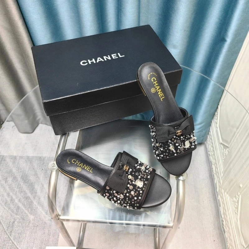 Timeless Chxnxl Slippers 130437