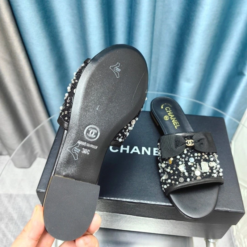 Timeless Chxnxl Slippers 130437