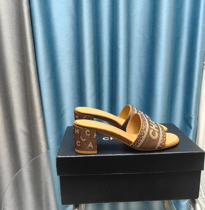 EyeCatching Chxnxl Slippers 130438